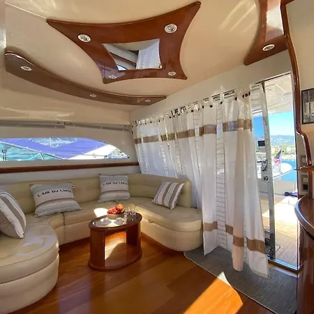 Yacht Le Yauta Vecchio * بورتو فيكشْيو
