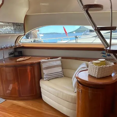 بوتيل Yacht Le Yauta Vecchio