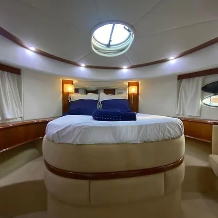 Yacht Le Yauta Vecchio بوتيل بورتو فيكشْيو