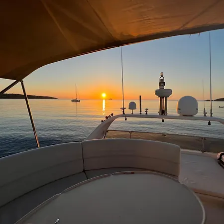 Yacht Le Yauta Vecchio بوتيل *
